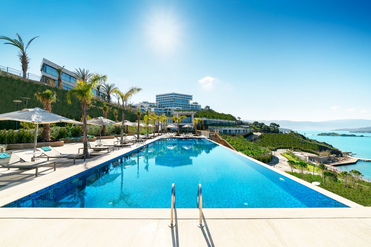 4 of the World’s Most Luxurious Swimming Pools