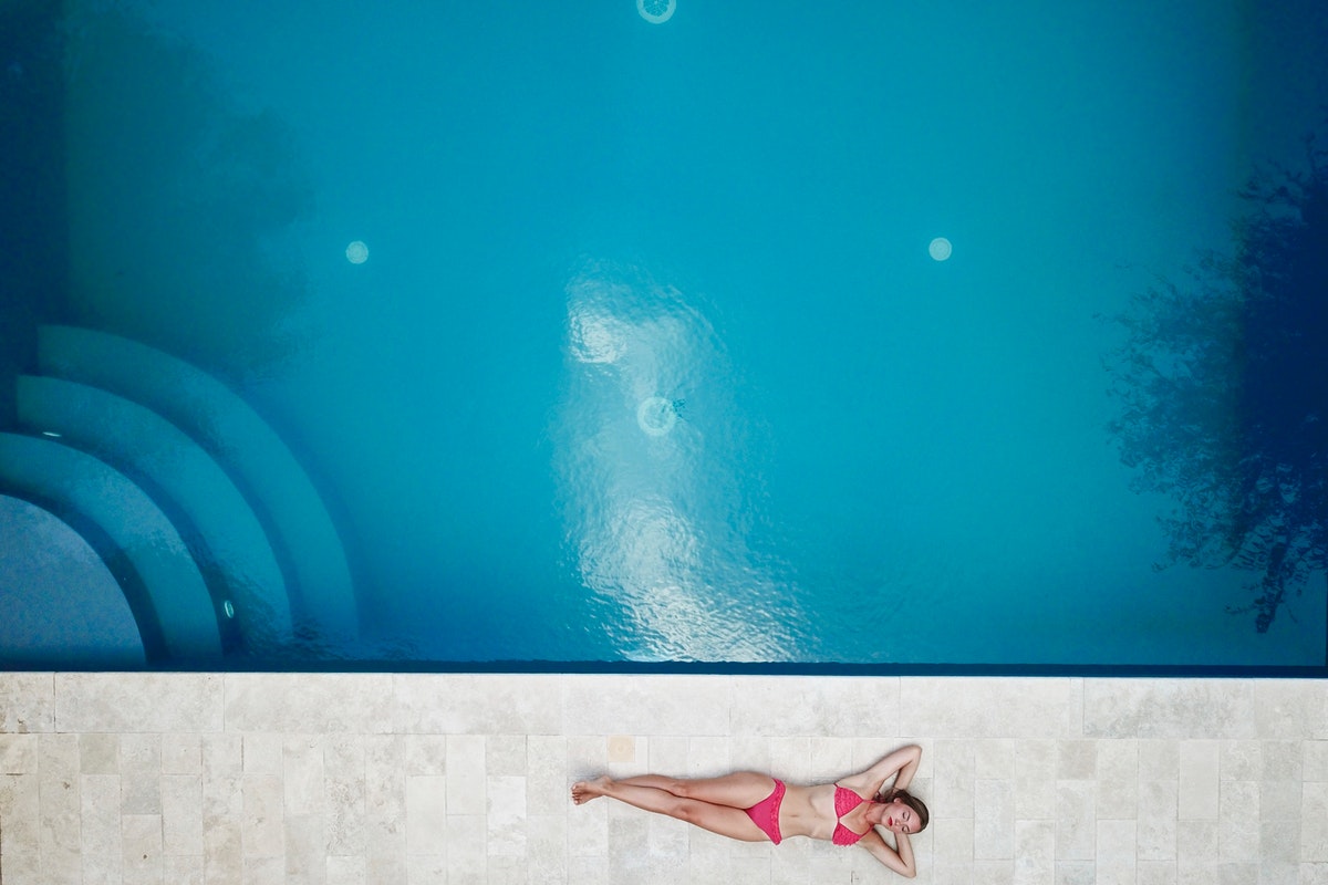 4 Signs Your Swimming Pool Needs a Renovation