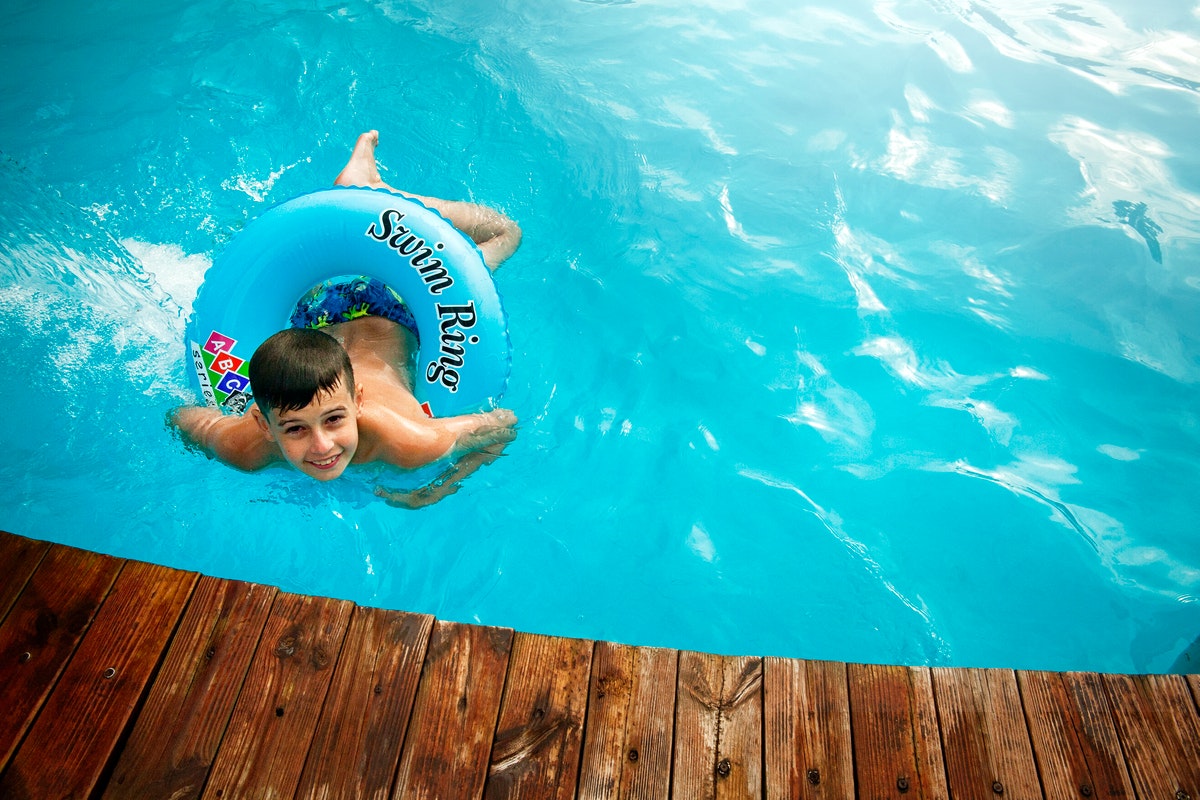 Five Materials to Use for Your Pool Decking