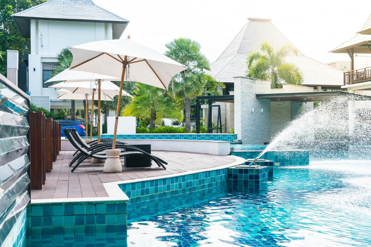Add a Luxurious Water Fountain to Your Orlando Swimming Pool