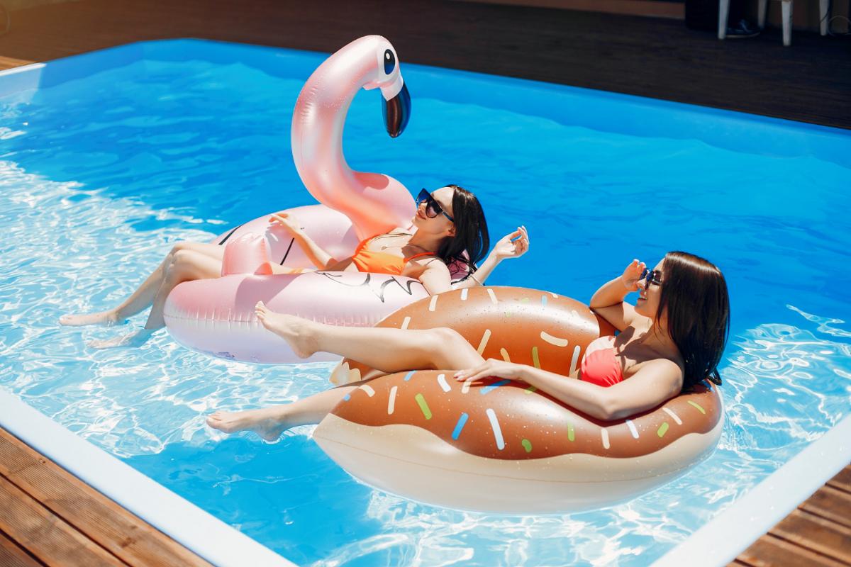 5 Fun Games You Can Play in Your Pool