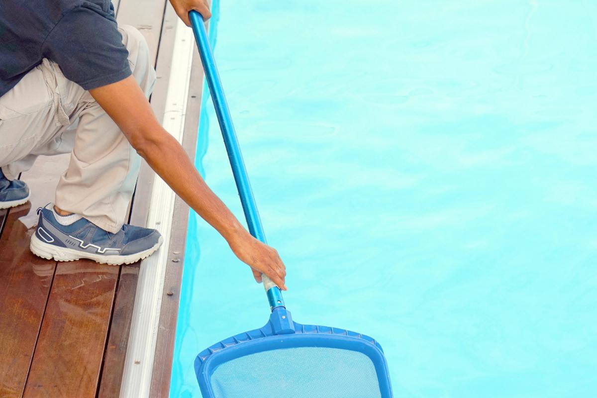 3 efficient tips for preventing leaves from damaging your pool