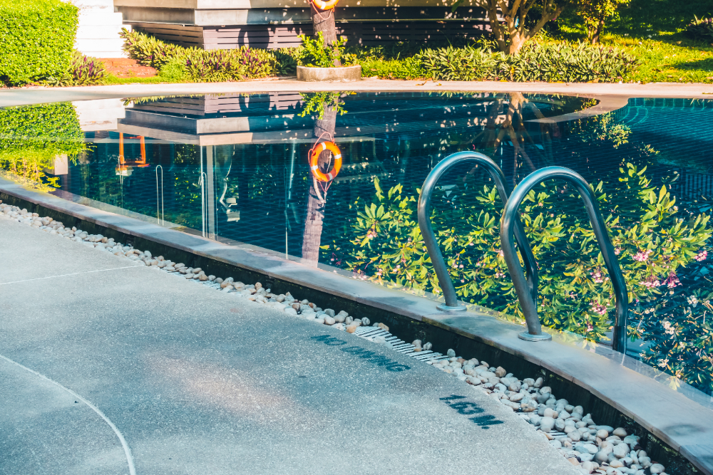 Choosing the Right Pool Contractor for Your Remodel