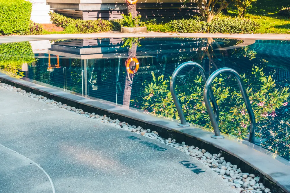 Choosing the Right Pool Contractor for Your Remodel